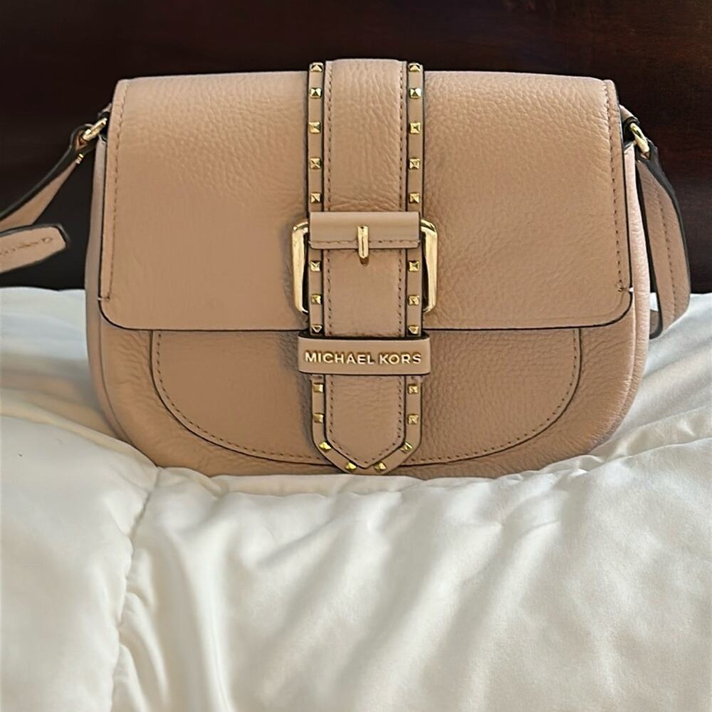 Michael Kors Lillian Small Leather Buckle Crossbody – Soft Pink (Studded Flap)